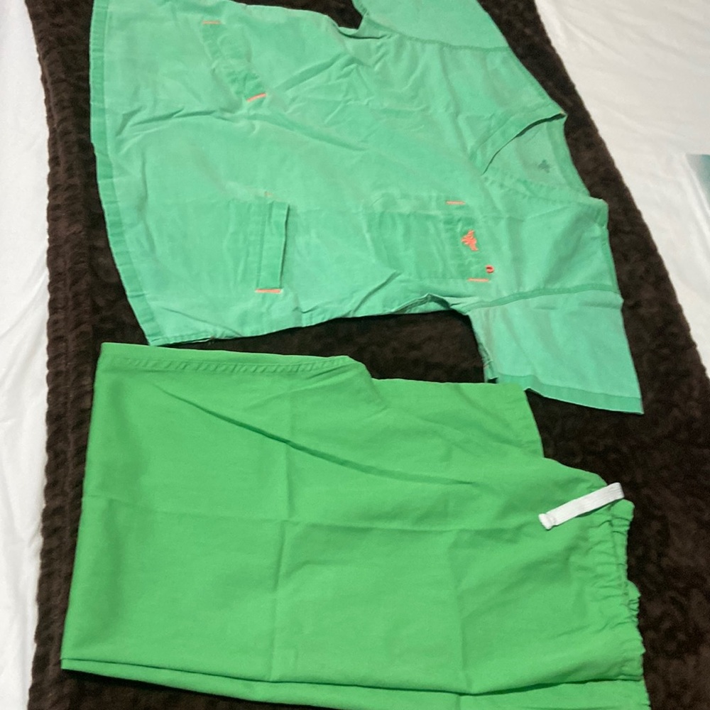 SCRUB SETS GREEN ( top and pant)